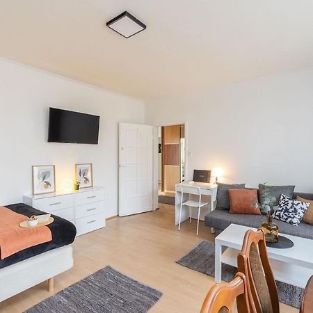 Room, Pirenejska 20 Cozy Rooms Warschau Exterior foto